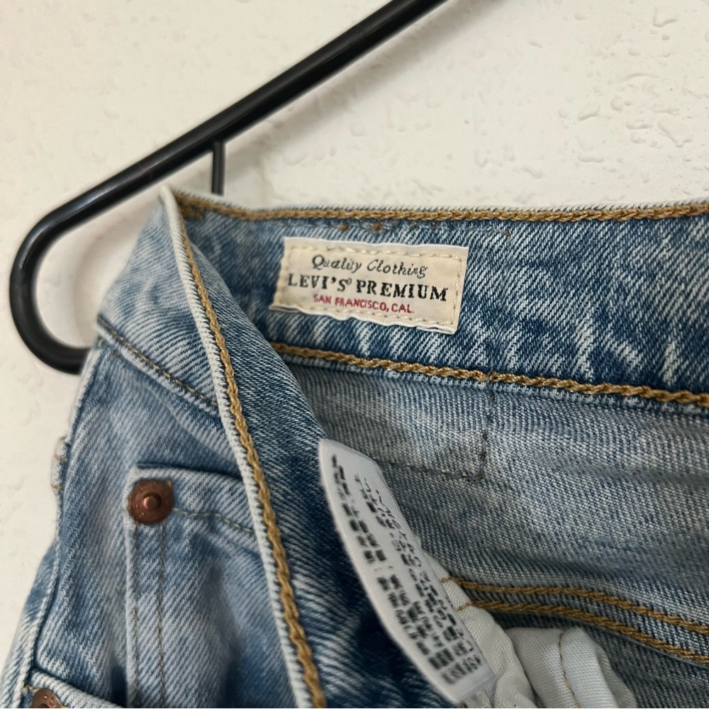 Levi’s from Revolve - Picture 5 of 7